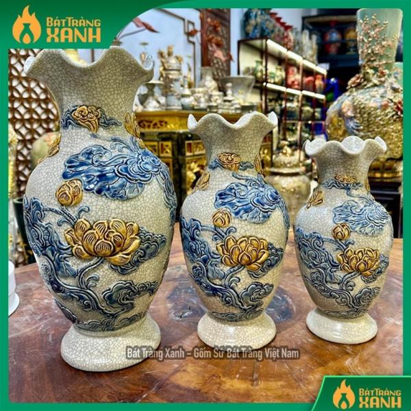 Lọ Hoa Miệng Lượn, Lọ Thờ Cúng Men Rạn Hàng Đắp Nổi Hoa Sen Bát Tràng Lọ Hoa Miệng Lượn, Lọ Thờ Cúng Men Rạn Hàng Đắp Nổi Hoa Sen Bát Tràng